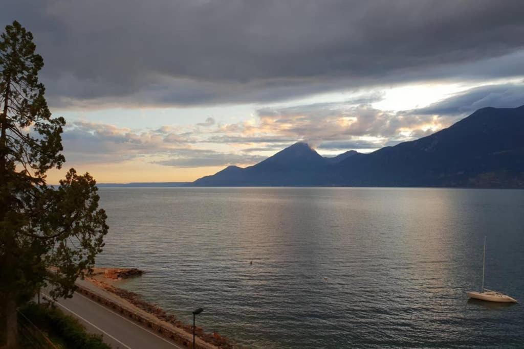 Villa Francesca-Grande Appartamento In Riva Al Lago Brenzone sul Garda Kültér fotó