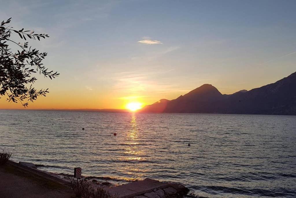 Villa Francesca-Grande Appartamento In Riva Al Lago Brenzone sul Garda Kültér fotó